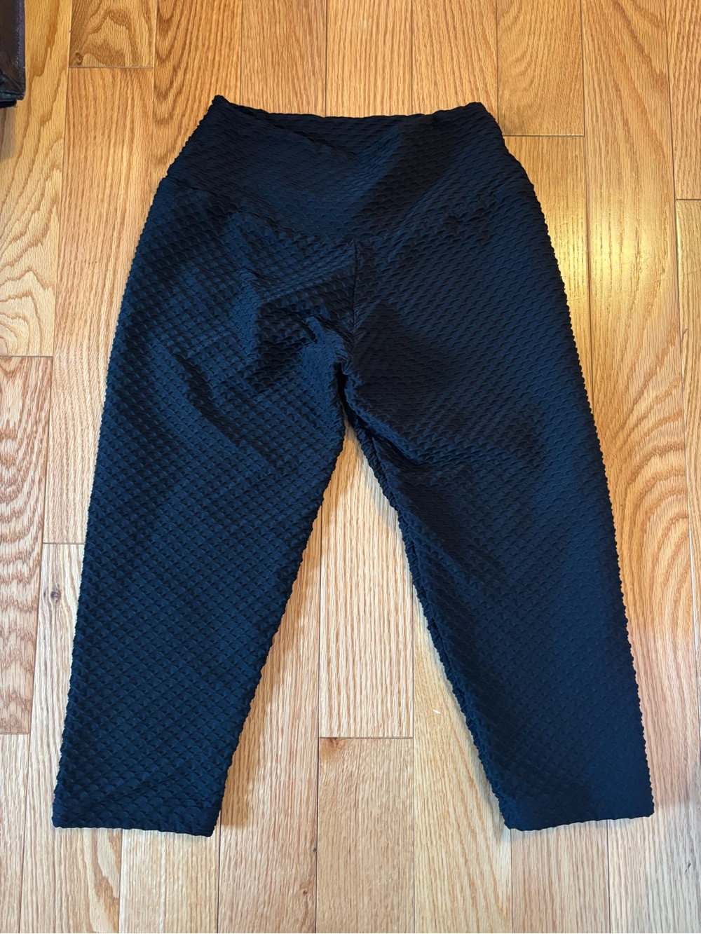 Booty by Brabants Black Textured Curvy Cropped Leggings